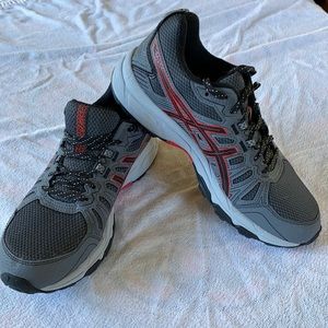 ASICS men’s 7.5 Gel trail running shoes - brand new condition. Never worn